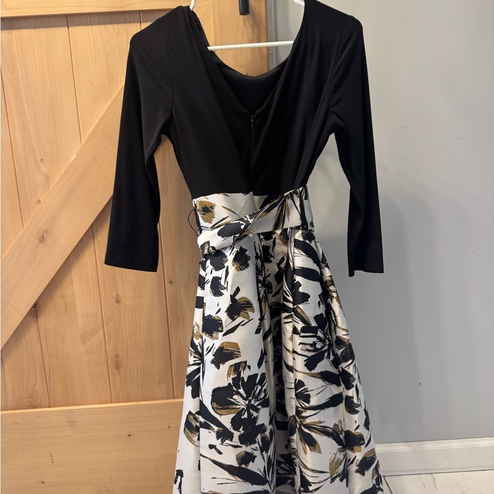 Jessica Howard Black and White Floral Long Sleeve Dress